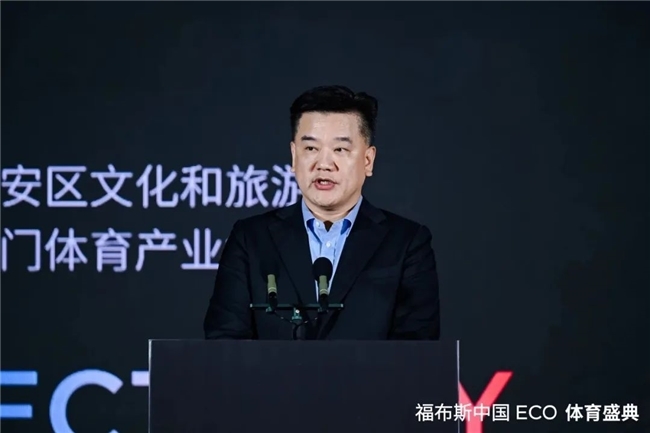 成鲜明对比